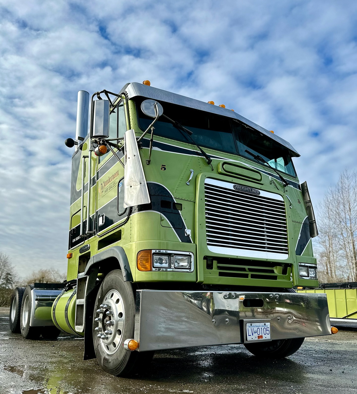 Vanderveen Hay Sales and Pet Store